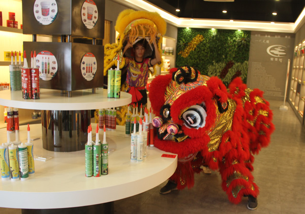 千秋偉業(yè)添錦繡 萬里鵬程展宏圖 —— 常青樹舞獅獻瑞賀新春，歡天喜地迎開工！